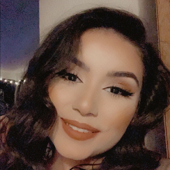 Meet your Posher, Allisa - Picture 4 of 5